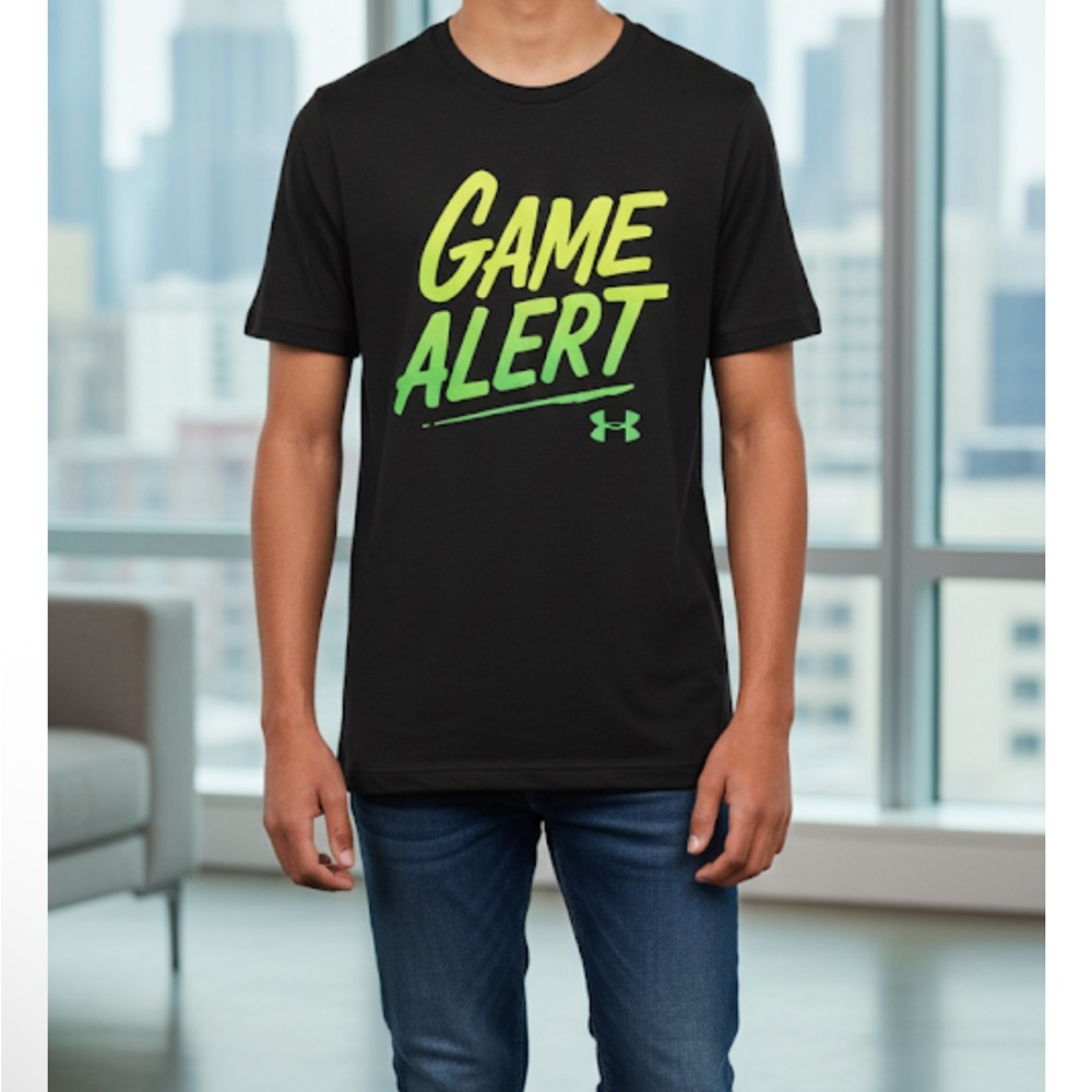 NWT Under Armour Boys Game Alert Graphic T-Shirt   Size Medium M